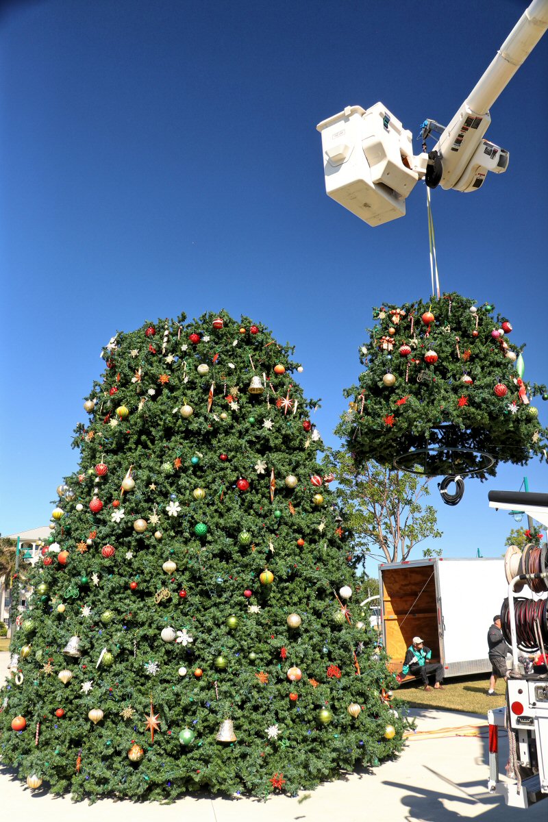 Community Christmas Tree Assembly 2024 – Christmas Island Style